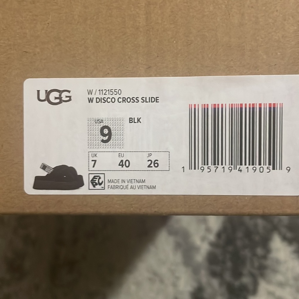 NIB UGG Slipper size 9 - Picture 7 of 9